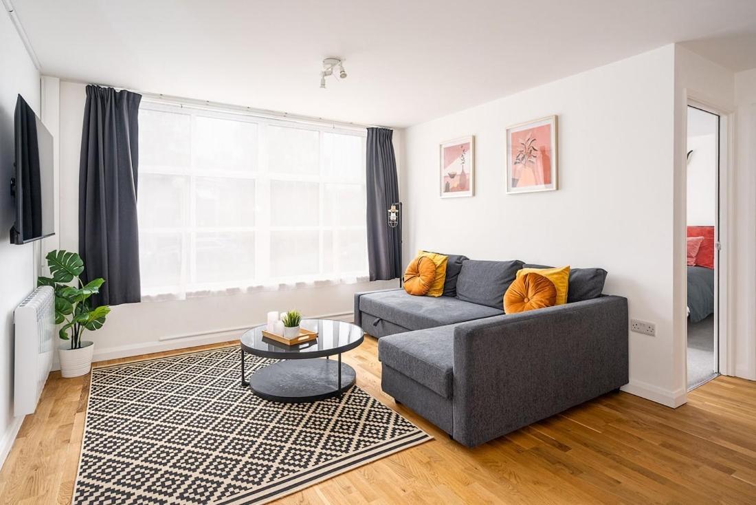 Contemporary City Centre Apartment With Parking Бат Экстерьер фото