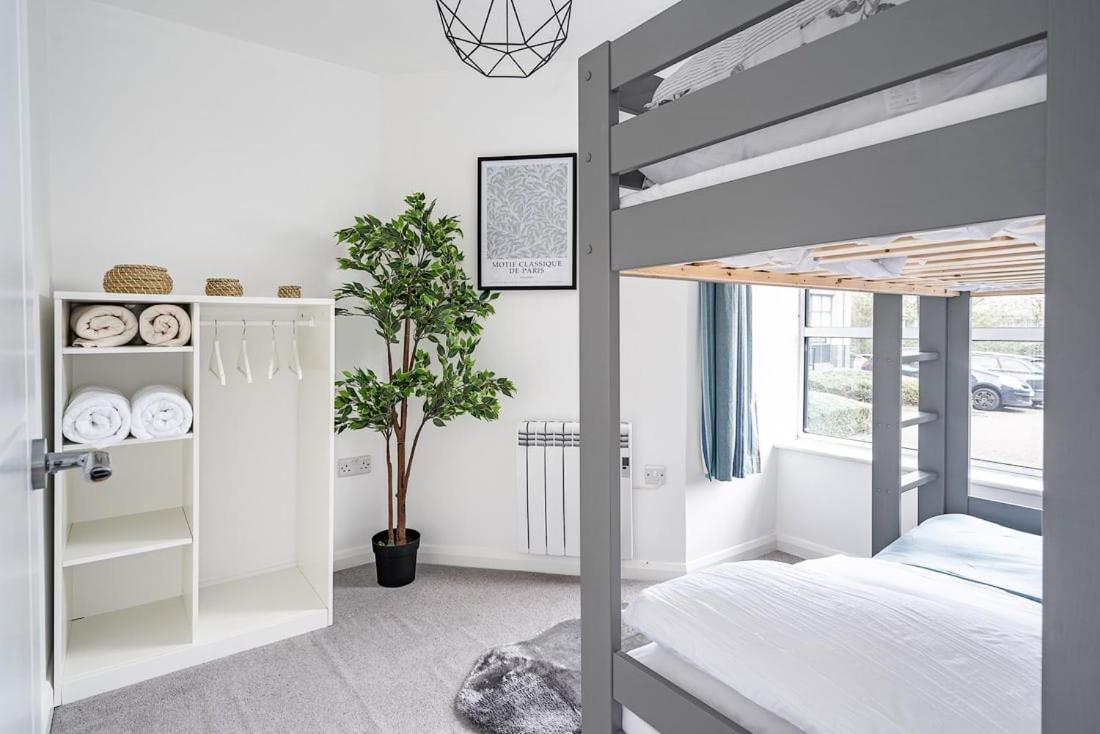 Contemporary City Centre Apartment With Parking Бат Экстерьер фото